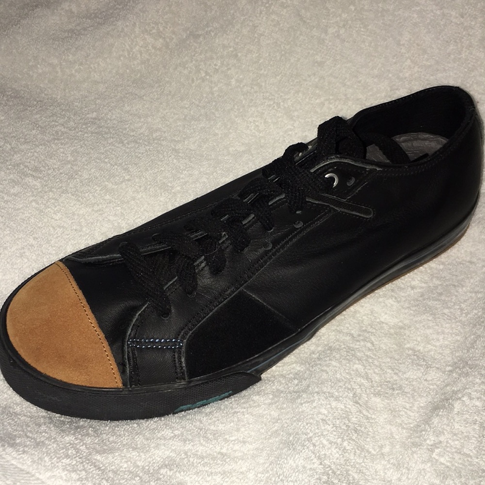 New black leather or suede reef shoes 9
